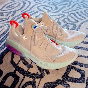 NIKE WOMEN’S JOYRIDE RUN SNEAKERS